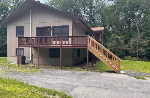 Circleville House | 3BR;2BA home; Middletown NY Sleeps 6; AC;WiFi; Close to Amenities; Peaceful .