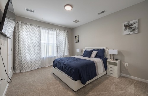 Northeast House | Modern 4-Bedroom Entire Townhouse in Washington DC with Private Garage