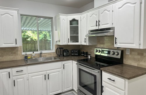 East Newton North House | Private Resort Like Stay in Metro Vancouver