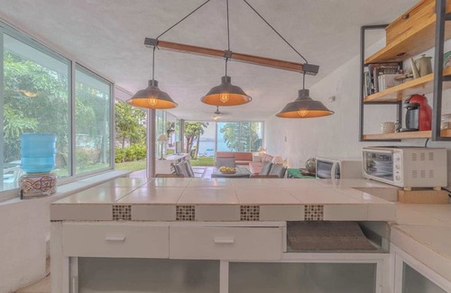 Tequesquitengo House | New Lakeside Retreat, Spacious Family Villa