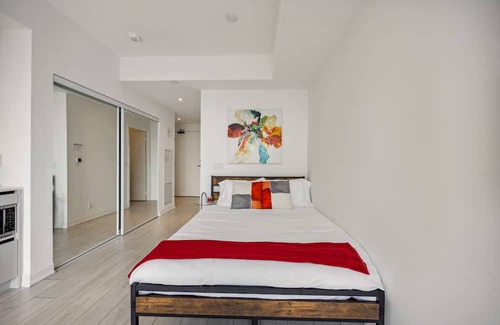 Fashion District Apartment | Prime, TO Central Studio