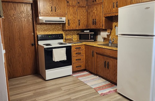 Glencoe Apartment | Glenmoor Manor-Quiet 2 Bedroom Stay 1 hour West of Minneapolis!