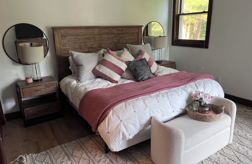 Coventry House | Quiet Lakefront Escape