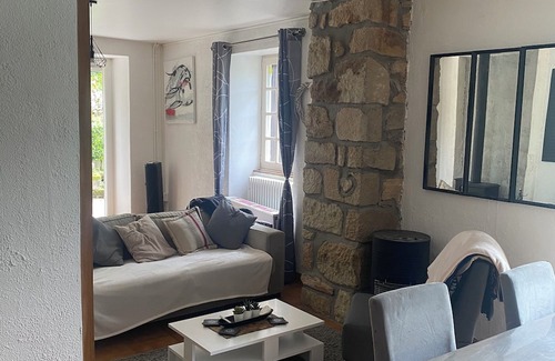 Montagnol House | Country house with boule court 10mins from the lakes