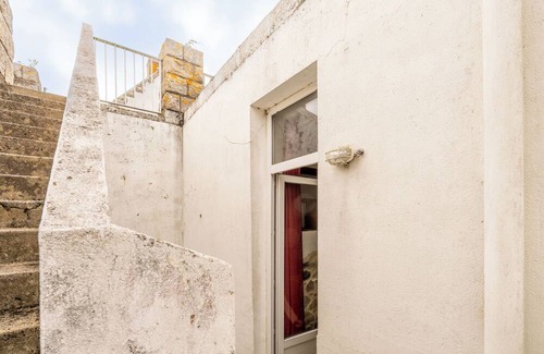 Guerande Apartment | Apartment 'T2 Guérande Proche Plage' with small courtyard