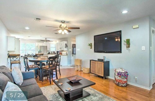 Cedar Creek Reservoir House | Lakefront Family Retreat w/ Boat Dock + Slip!