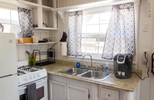The Village Cottage | Big Bear Cottage, walk to Village!