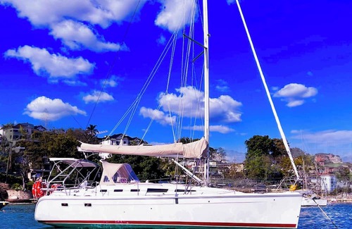Sydney Boat Rental | DIVINE YACHT OVERLOOKING SYDNEY HARBOUR