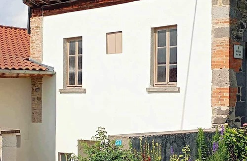 Solignat House | Maison Familiale Avec Petite Cour Fermée au Coeur de L'auvergne