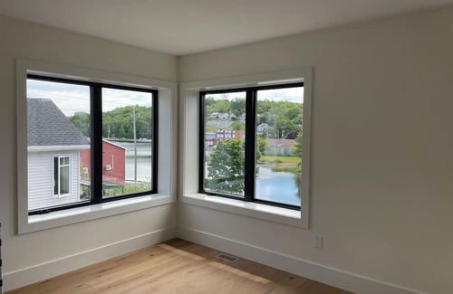 Dartmouth House | Beautiful 3 bedroom by Lake Banook!