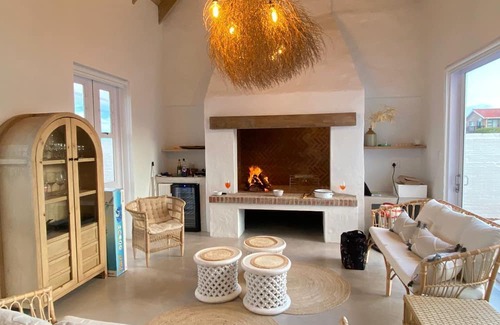 Struisbaai Villa | Despacito: Villa nested near the iconic Southernmost tip of Africa Cape Aghulhas