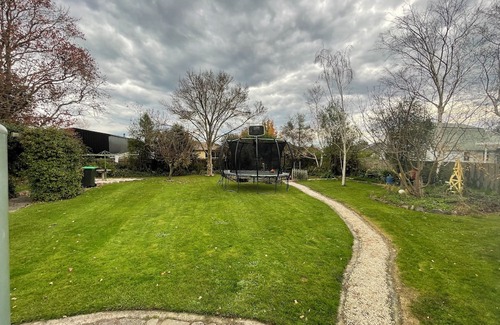 Yarragon House | Yarragon village countryside retreat, private & cosy