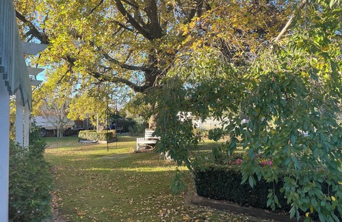 Yarragon House | Yarragon village countryside retreat, private & cosy