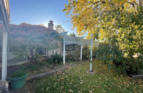 Yarragon House | Yarragon village countryside retreat, private & cosy
