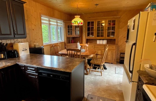 Moonbeam Cottage | Wonderful Vacation Property, Three Bedroom Home on Remi Lake, Northern Ontario.