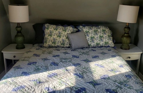 Redfield Apartment | Cozy 2-bedroom apartment in marvelous with WiFi, AC