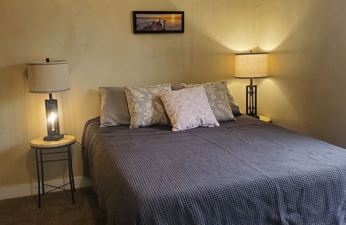 Redfield Apartment | Cozy 2-bedroom apartment in marvelous with WiFi, AC