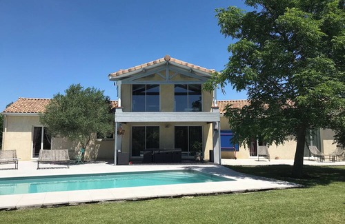 Saint-Elix-le-Chateau House | An eco-friendly family home with private pool
