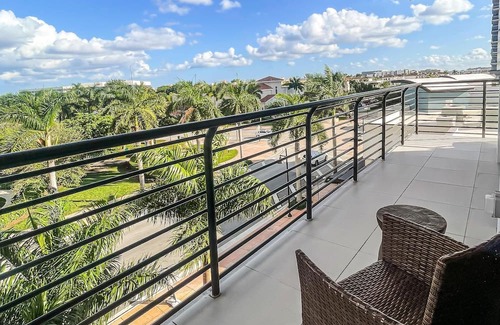 Doral Condo | Chic Doral Condo: 3BR, 3 Baths