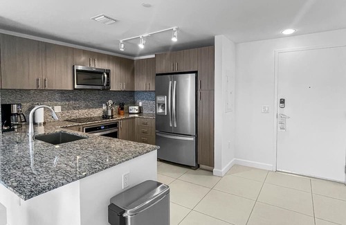 Doral Condo | Boutique Doral Retreat: Spacious Charm