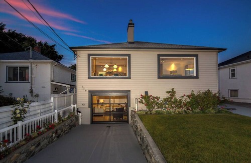 James Bay House | Enjoy Victorian sunsets in this Waterfront 2 bedroom home