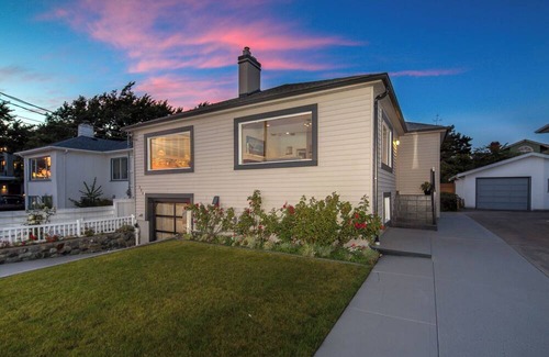 James Bay House | Enjoy Victorian sunsets in this Waterfront 2 bedroom home