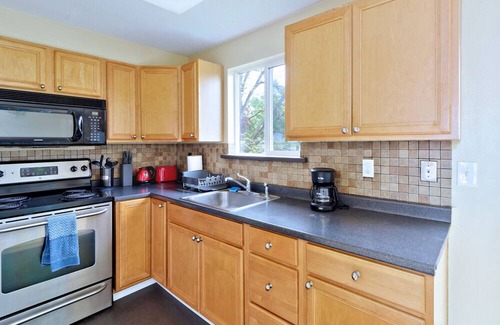 Highline Apartment | Cascade Vue 33 BY Betterstay: 1BR | SeaTac | Southcenter