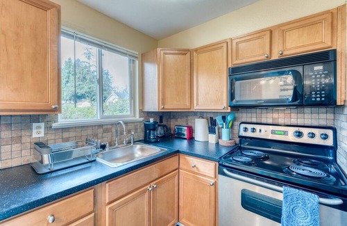 Highline Apartment | Cascade Vue 33 BY Betterstay: 1BR | SeaTac | Southcenter