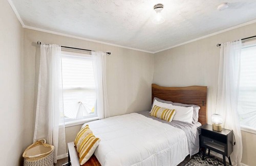 Indianapolis House | Sunlit dog-friendly home with a back yard, full kitchen, washer/dryer, & AC