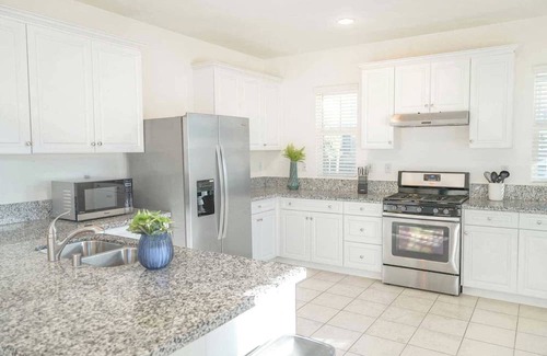 Ontario House | Furnished｜Pet Friendly｜Near Airport｜Prefect For WFH&Vacation&Insurance #41640