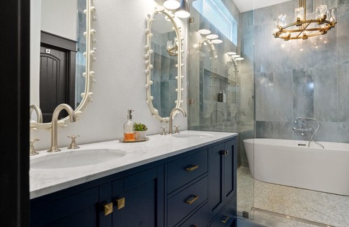 Cedar Creek Reservoir House | Two Luxury Homes For Large Groups