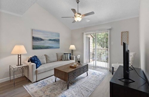 Westchase Apartment | Westpark Area Getaway
