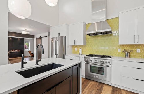 Steamboat Springs House | Just Listed! Downtown-Dog Friendly-Remodeled-Spacious-Immaculate w/Views+Walk to Town/Trails-Shuttle
