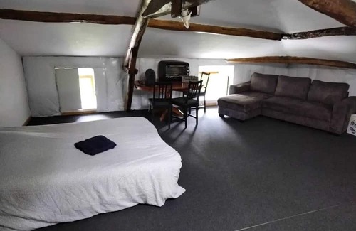 Prat-Bonrepaux House | Homerez - Spacious house for 8 ppl. with garden and terrace at Prat-Bonrepaux