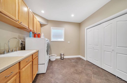 Plato Center House | Spacious 5BR Family-Friendly Oasis w/ Hot Tub