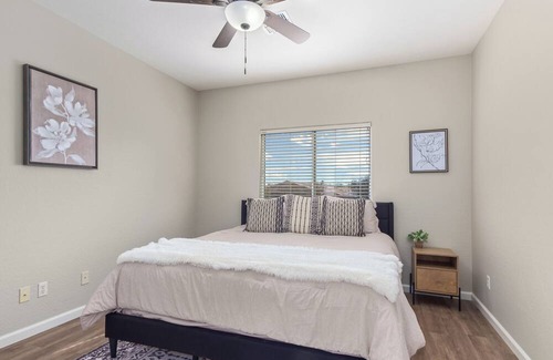 Gilbert House | Spacious 7 Bedroom Gilbert Home