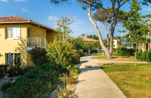 Le Brusc Apartment | Beautiful Holiday Home With sea View