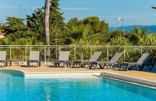 Le Brusc Apartment | Beautiful Holiday Home With sea View