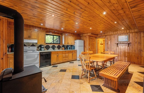 Minden Cottage | Tall Timbers Beach Front Cottage