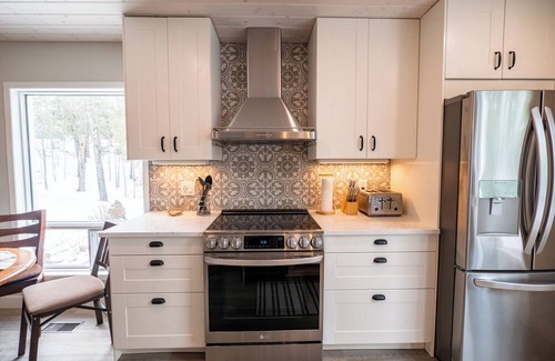 Algonquin Highlands Cottage | Lakefront retreat - 3 bedroom cottage with westerly views