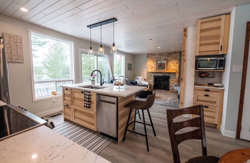 Algonquin Highlands Cottage | Lakefront retreat - 3 bedroom cottage with westerly views