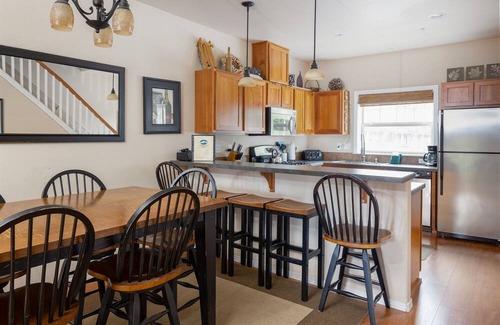 Government Camp Ski Chalet | Chalet 90 at the Official Collins Lake Resort