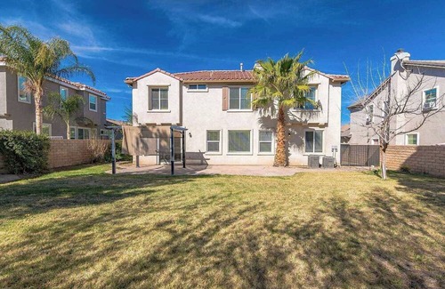 Palmdale House | Fenced Backyard For Dogs｜Spacious 4B｜Perfect For Family Vacation #41381