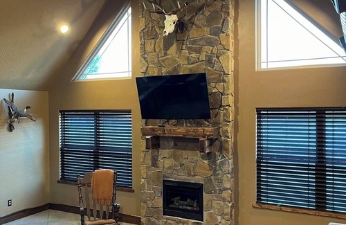 Crestline Cabin | Double T Cabin - A big country feel in a small country cabin.