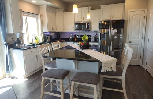 Colorado Springs House | 4Bed/3.5Bath with Hot Tub/Spa, Firepit, Patio, and BBQ