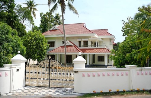Thanneermukkom Villa | Lakeshore Premier Serviced Villa - Professionally staffed - Food & Accommodation