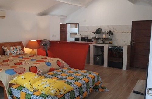 Cocody Apartment | Studio & kitchen with garden & pool services included