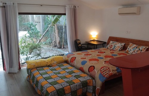 Cocody Apartment | Studio & kitchen with garden & pool services included