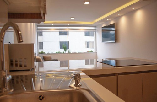 Quito Apartment | Suite de Lujo con 3 camas en centro comercial