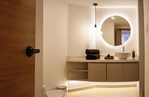 Quito Apartment | Suite de Lujo con 3 camas en centro comercial